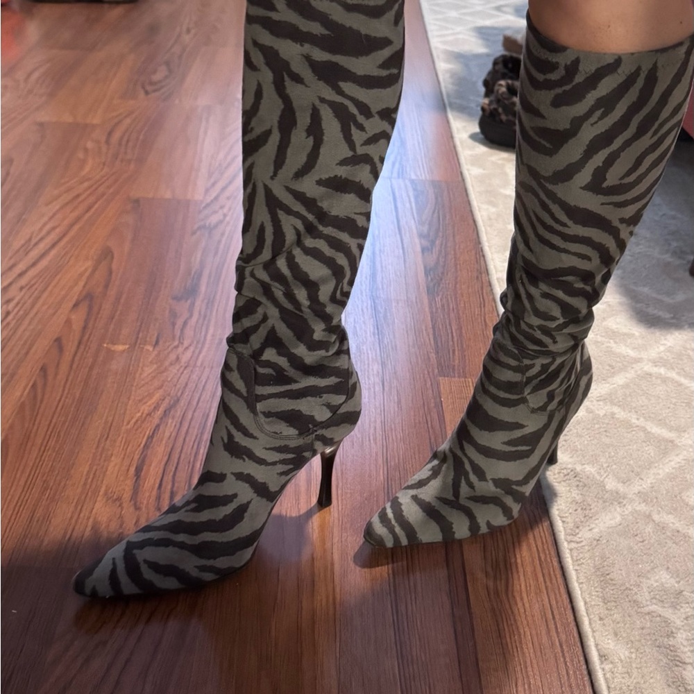 Donald Pilner Zebra Knee-High Boots Size 7